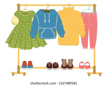 Estante para colgar la ropa. Tienda de ropa. Tienda de moda