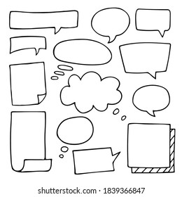 Conjunto de doodles para diálogos en la nube, colección de burbujas de voz dibujada a mano. Aislado sobre fondo blanco. Ilustración del vector
