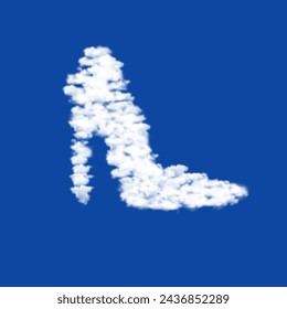 Wolken in der Form eines High Heel Schuh-Symbol auf einem blauen Himmel Hintergrund. Ein Symbol, das aus Wolken in der Mitte besteht. Vektor-Illustration auf blauem Hintergrund