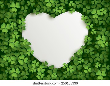 Clover deja el fondo con una tarjeta en blanco