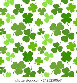 Kleeblätter bilden ein nahtloses Muster. Shamrock Vektor Hintergrund für Irish St. Patrick Day. Frühlingsferien-Illustration mit grünen Trefoils auf weißem Hintergrund