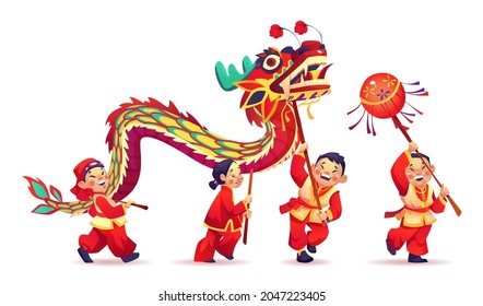 Desfile de CNY la gente baila con dragón de papel aislado en blanco. Celebración vectorial de Año Nuevo chino, personas con disfraces tradicionales celebran festival nacional asiático, cantando danza tradicional