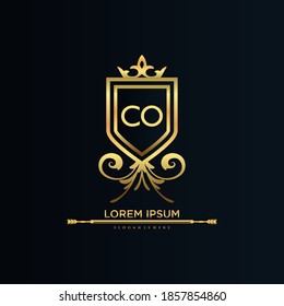CO Letter Initial mit Royal Template.elegant mit Kronlogo, Creative Lettering Logo Vektor Illustration.