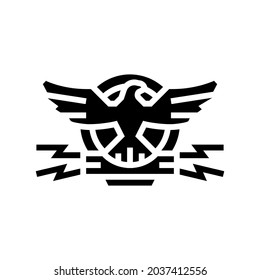 escudo de armas con un vector de icono de glifo águila. escudo de armas con signo de águila. símbolo de contorno aislado ilustración negra