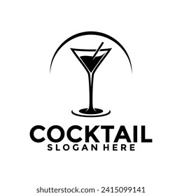 Cocktail logo design vector vintage. alcohol drink icon. cocktail glass vector retro design template