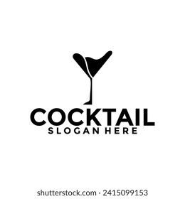 Cocktail logo design vector vintage. alcohol drink icon. cocktail glass vector retro design template