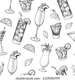 Cocktails hand drawn seamless pattern. Vector illustration. Alcoholic cocktails sketch set. Engraved style. Design template for bar. 