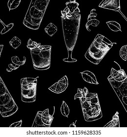 Cocktails hand drawn seamless pattern. Vector illustration. Alcoholic cocktails sketch set. Engraved style. Design template for bar. 