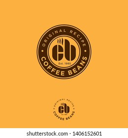 Logo de Coffee Beans. Emblema café marrón con fondo amarillo. Monograma C y B con vapor.