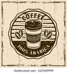 Kaffeefarbenes Vektor runder Vintage-Emblem, Abzeichen, Etikett mit Einwegpapier-Tasse. Illustration auf Hintergrund mit Grunge-Texturen und RahmenVektorgrafik