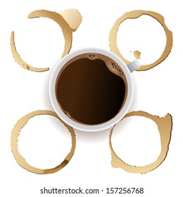 Café y manchas sobre fondo blanco