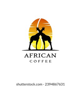 Logo del café. El sol se eleva en forma de frijol de café y jirafas. Café matutino africano.