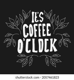 Es ist Kaffee Uhr. Zitat über Kaffee.  handgezeichnetes Poster. Motivationales Typografie-Design. Vektorgrafik mit schwarz-weißem Element