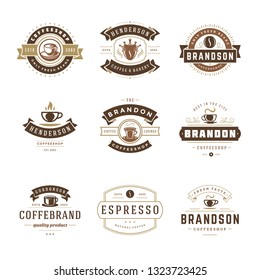 Las plantillas de diseño de logotipos de la cafetería establecen la ilustración vectorial. Ideal para carteles de cafetería, etiquetas de café y insignias. Emblemas de tipografía retro.