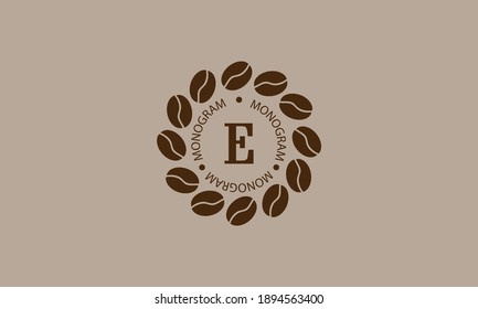 Café, Vektorlogo auf hellbraunem Hintergrund. Kreatives Vektorzeichen, Illustration des Emblems mit dem Buchstaben E. Minimalistische Monogramm auf Kaffeehintergrund.