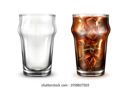 Cola, café helado o té en vidrio. Fizzy bebida fría en taza transparente con gotas de condensación. Conjunto vectorial realista de vidrio vacío y lleno con bebida marrón con cubos de hielo aislados en fondo blanco