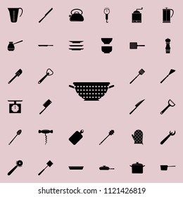 colander icon. Detailed set of kitchen tools icons. Premium quality graphic design sign. One of the collection icons for websites, web design, mobile app on colored background
