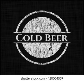 Cerveza fría en la pizarra