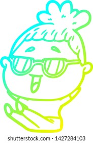 kalte Farbverlauf-Linie Zeichnung einer Cartoon-glücklichen Frau mit Brille