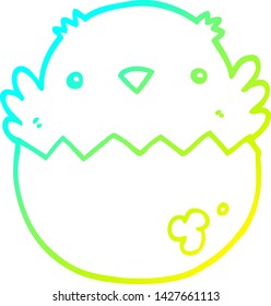 dibujo de línea de gradiente frío de un polluelo de dibujos animados que nace de un huevo
