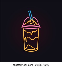 Icono de neón de té frío. Beba una taza con paja. Concepto de verano. Emblema para bar, tienda y cafetería.