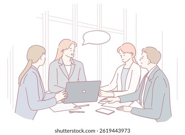 Uma reunião colaborativa com profissionais diversos participando de discussões aprofundadas sobre ideias inovadoras em torno de um notebook
