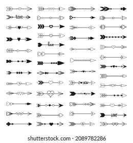 Sammlung von schwarz-weiß romantischen Pfeilen mit Herzen. Elegante Symbole zum Erstellen von Tattoos, Aufklebern, Karten.