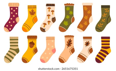 Uma coleção de meias de outono acolhedoras com decorações sazonais como folhas, cogumelos e bolotas. Perfeito para projetos de design de queda, impressões têxteis e ilustrações temáticas.