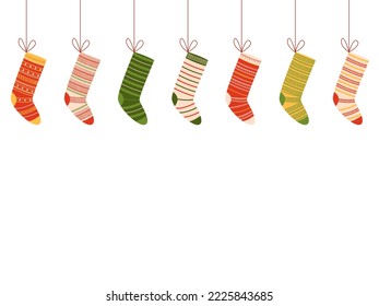 Sammlung süßer Wintersocken, die an roten Fäden hängen. Weihnachten traditionelle Socken Set. Vektorgrafik einzeln auf weißem Hintergrund