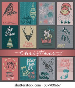 Colección de nueve tarjetas de Navidad. Tarjeta de saludo con árbol de Navidad dibujado a mano, regalos, copos de nieve, ciervos, bolas, campanas. Incluye las letras manuscritas de vacaciones. Conjunto vectorial colorido.