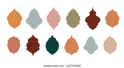 Colección de arcos y ventanas islámicas de estilo oriental.