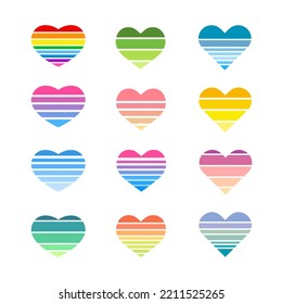 Colección de corazones multicolor a rayas. Elementos en forma de corazón aislados sobre un fondo blanco