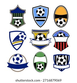 Colección de emblemas y crestas de fútbol con balones de fútbol clásicos en blanco y negro, escudo personalizable y Plantillas de insignias de cinta para la marca y la identidad del equipo, club, liga o torneo
