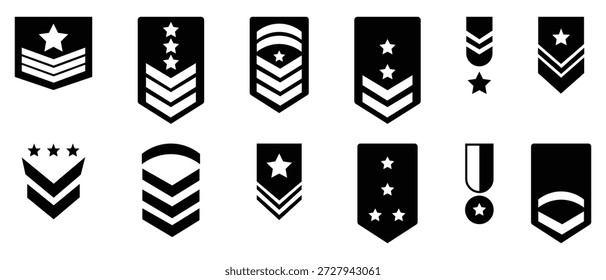 Colección de iconos de sargento soldado. Contiene como comandante, oficial, franjas militares, emblemas, teniente, soldado, sargento, coronel emblema y más. Icono de insignia de rango militar de siluetas negras. Ilustración vectorial.