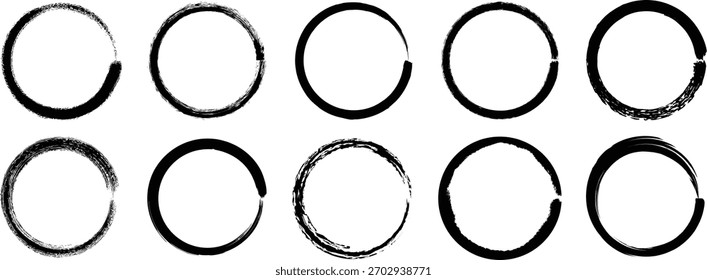Colección de diez Formas ovaladas dibujadas a mano con una textura de trazo de pincel afligido sobre un fondo blanco