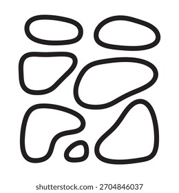 Colección de varias Formas de contorno negro irregular dibujadas a mano sobre un fondo blanco limpio. Perfecto para proyectos de diseño.