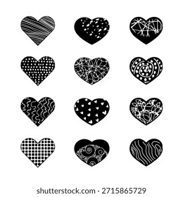 Una colección de varios corazones hechos a mano sobre un fondo blanco.
