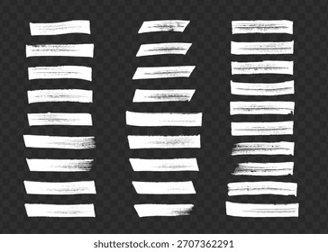 Colección de pinceladas blancas con textura áspera, estilo grunge sobre fondo a cuadros transparentes, concepto de Elementos de diseño artísticos