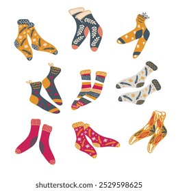 Kollektion warme Wintersocken mit verschiedenen Mustern. Doodle Illustration Weihnachten gemütliche Socken