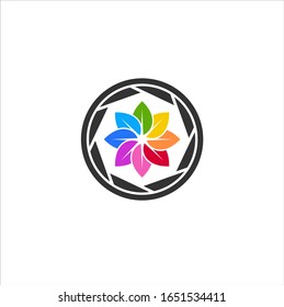 Lente de hoja de color y obturador para la inspiración vectorial del logotipo del fotógrafo natural