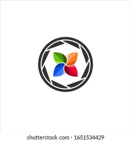 Lente de hoja de color y obturador para la inspiración vectorial del logotipo del fotógrafo natural