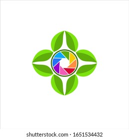 Color leaf and shutter lens for nature photographer logo vector inspiration