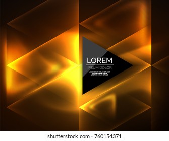 Triángulos brillantes de neón de color, fondo abstracto. Vector tecno espacio de brillo con triángulos y tu mensaje. Papel tapiz de alta tecnología