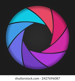 El obturador óptico en color de la cámara aislado sobre un fondo negro