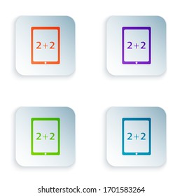 Farbtablette mit Rechnersymbol einzeln auf weißem Hintergrund. Rechnungsführungszeichen. Berechnungen der Mathematik Bildung. Stellen Sie bunte Symbole in quadratischen Schaltflächen ein. Vektorillustration-Illustration