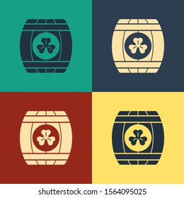 Color Wooden barrel with four leaf clover icon isolated on color background. Alcohol barrel, wooden keg for beer, whiskey, wine. Vintage style drawing. Vector Illustration