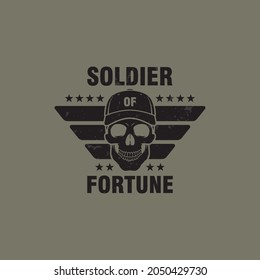 Ilustración de color sobre el tema del cráneo del ejército, sombrero, alas y texto en el fondo. Elemento de diseño para emblema, placa, etiqueta, etiqueta e impresión. Ilustración vectorial. Símbolos militares.