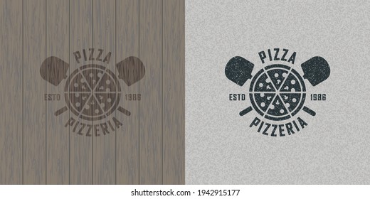 Ilustración coloreada de pizzas, pala, texto sobre fondo con textura de grunge y madera.Ilustración vectorial en estilo vintage para emblema, afiche, etiqueta, insignia.Pizzeria.Fabricación y venta de pizza.