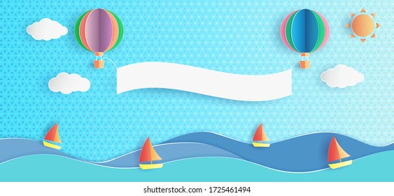 Globos coloridos con etiqueta blanca vacía flotando en el cielo sobre barcos de vela en el mar. Papel vectorial