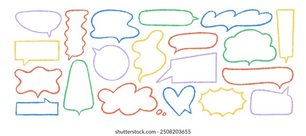 Colorido lápiz de tiza burbujas de discurso conjunto de doodle. Crayón dibujado marcos de burbujas de discurso con contorno áspero. Doodle burbujas infantiles. Formas de nubes, corazón, círculo y rectángulo. Marcos de comunicación.